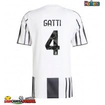 Camisa de Futebol Juventus Federico Gatti #4 Equipamento Principal 2025-26 Manga Curta